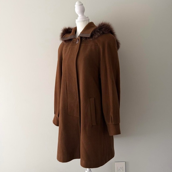 Vintage 100% Wool hooded brown coat with fur trim - Picture 3 of 5